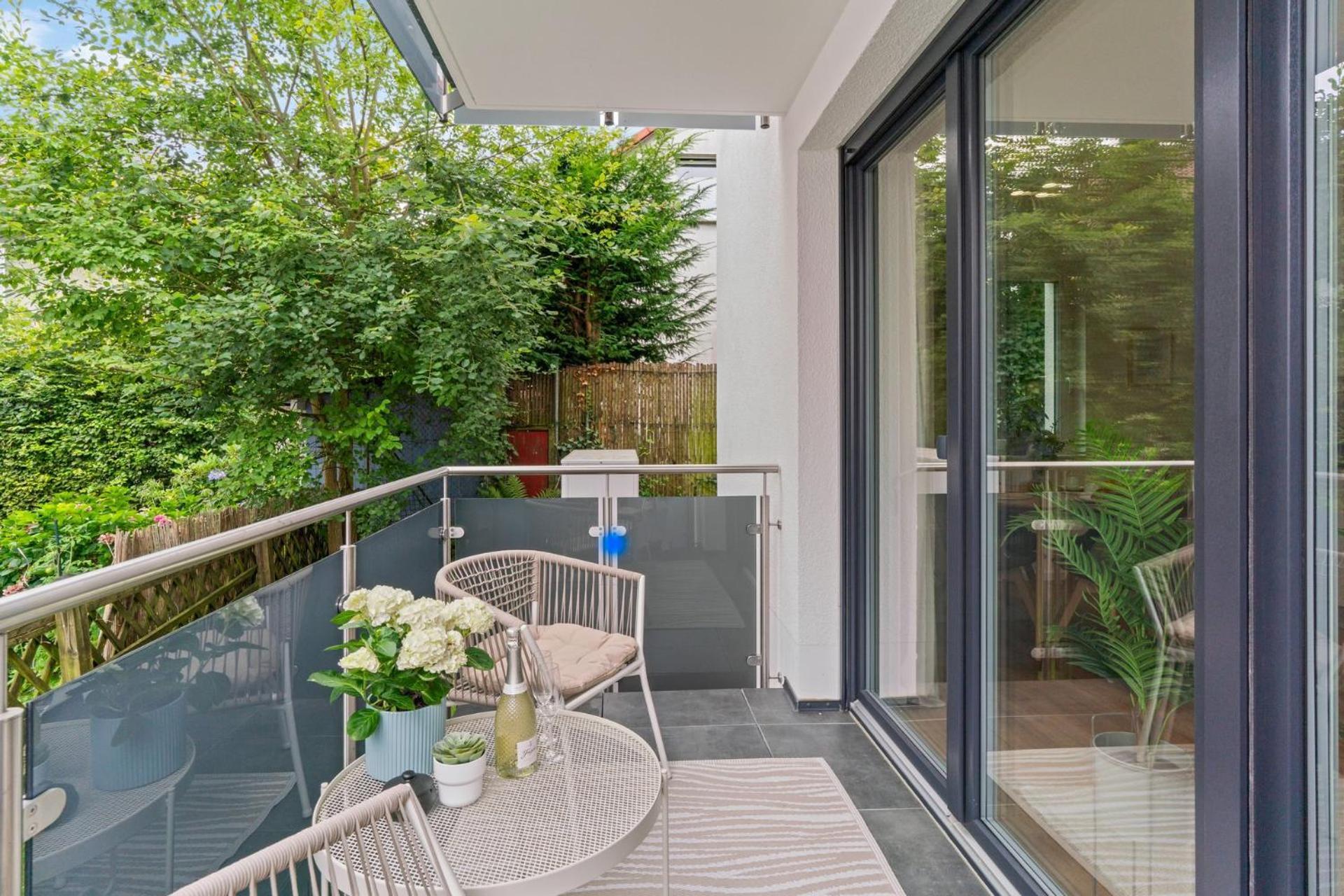 Zwei Apartments Fuer Bis Zu 8 Personen Zentral, Modern, Mit Terrasse & Balkon Bielefeld Exterior foto
